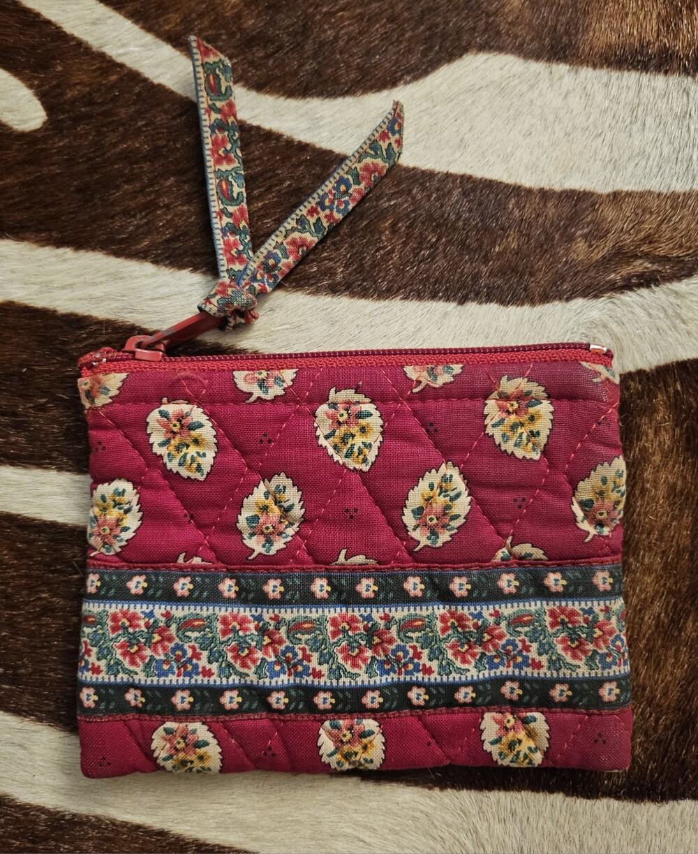 Vera Bradley retired Women’s Quilted Zip Wristlet Coin Wallet Red/Multi Paisley